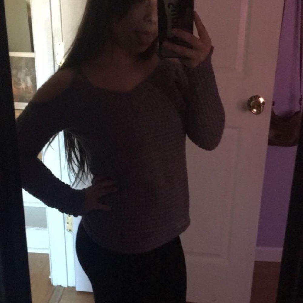 cute lil grey shirt